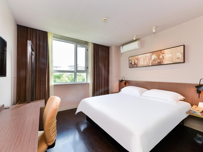 Bedroom 11