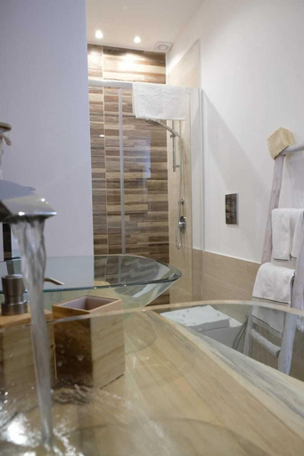 Bathroom 5, Casa Marina, Napoli