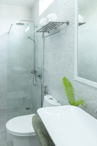 Bathroom 3, Manta Reserve, Baa Atoll