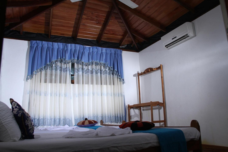 Bedroom 2, L.L.Tourist Inn & Safari jeeps, Nochchiyagama