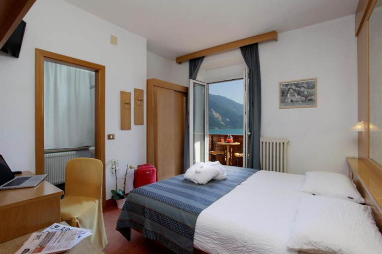 Bedroom 4, Hotel Olympia, Trento