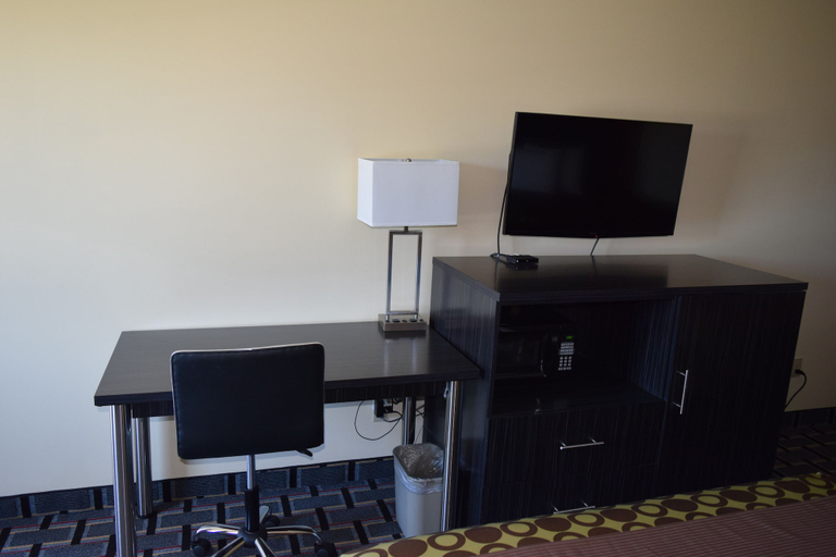Bedroom 2, Executive Inn, Mitchell
