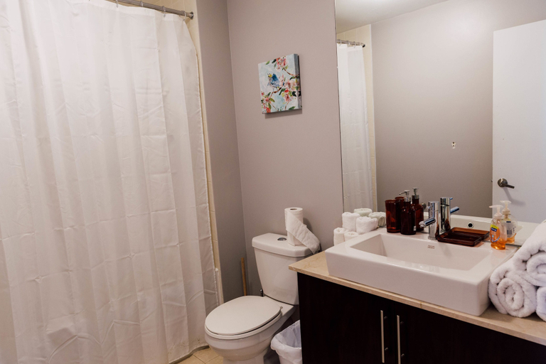 Bathroom 4, Sarkar Suites - Maple Leaf Square, Toronto