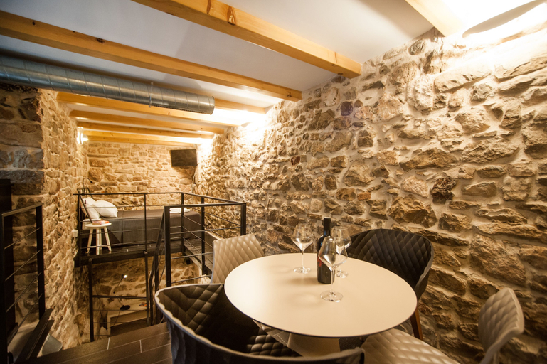 Food & Drinks 5, Pylon Rooms, Split