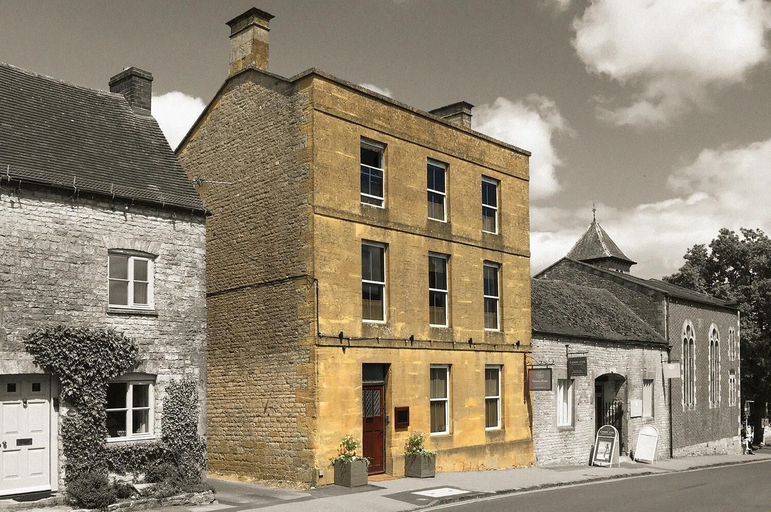 Exterior & Views 2, Victoria House Stow, Gloucestershire