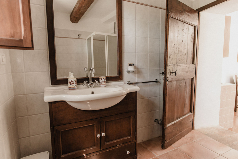 Bathroom 3, Casali del Toppello, Perugia