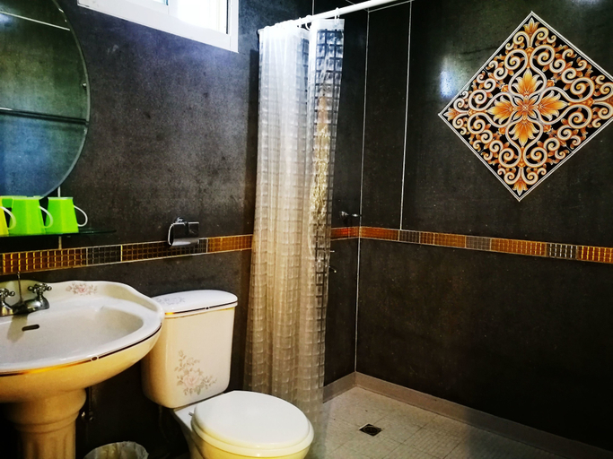 Bathroom 4, Bora Bora Bed and Breakfast, Pingtung