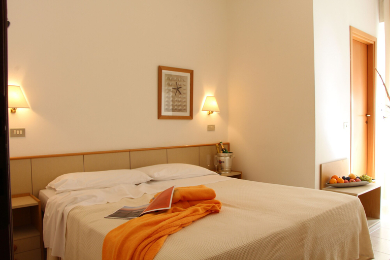 Bedroom 3, Hotel Antares, Rimini