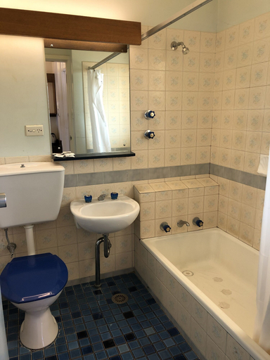 Bathroom 3, Canberra Lyneham Motor Inn, Canberra