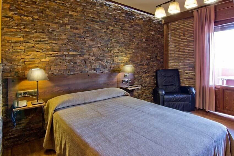 Bedroom 2, Hotel Doña Blanca, Teruel
