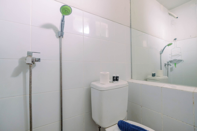 Bathroom 5, Strategic 2BR at Kalibata City Apartment By Travelio, Jakarta Selatan