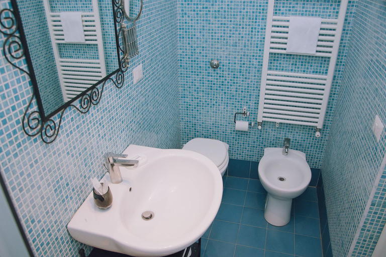 Bathroom 2, Piccolo Sogno Inn, Napoli