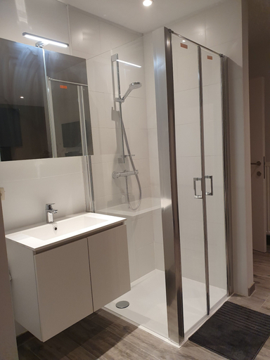 Bathroom 3, Memories, Oost-Vlaanderen