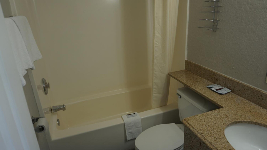 Bathroom 5, La Villita Inn, Bexar