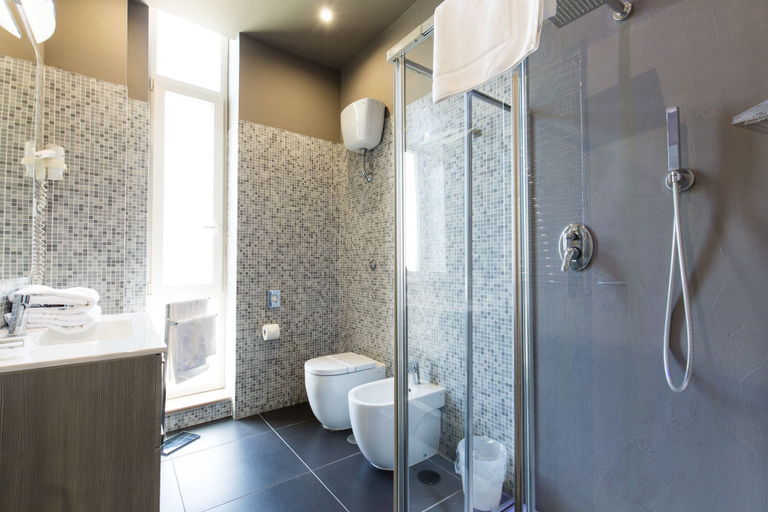 Bathroom 3, Hotel Plana, Caserta