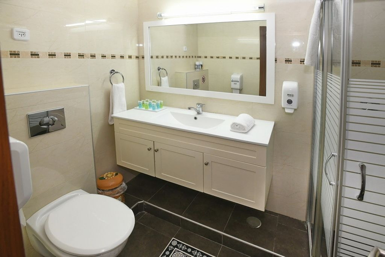 Bathroom 3, Avi's Suites - 44 Hativat Hanegev