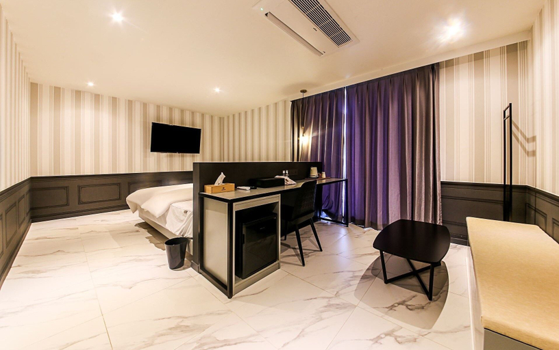 Others 5, Brown Dot Hotel Nampo Chungmu, Jung
