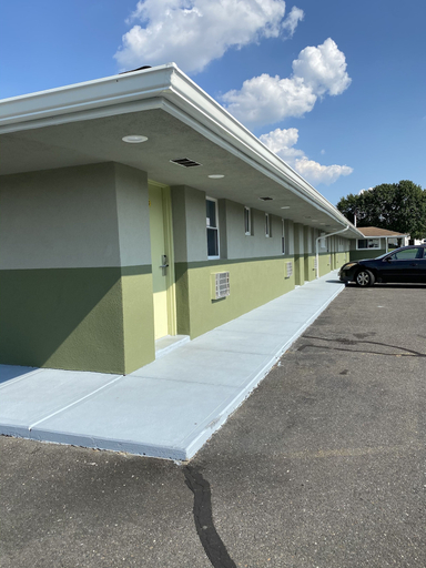 Exterior & Views 2, Red Carpet Inn and Suites, Burlington