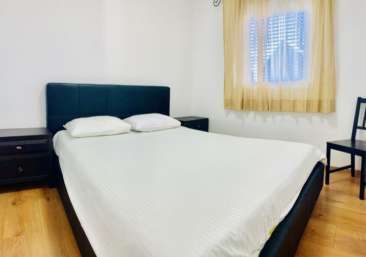 Bedroom 5, Royal Apartments