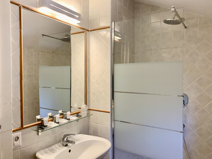 Bathroom 3, Sourire Hotel, Rome