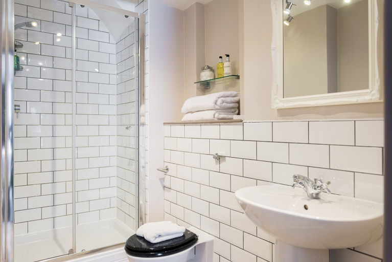 Bathroom 4, The Globe, Devon