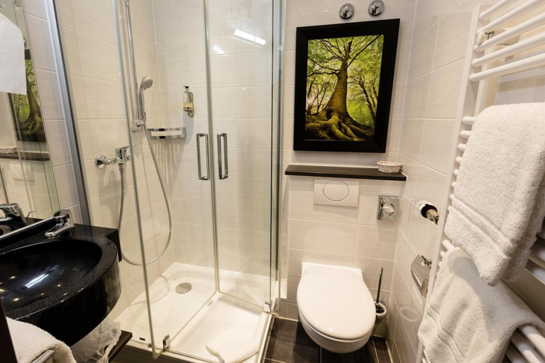 Bathroom 4, Hotel St. Pierre, Neuwied