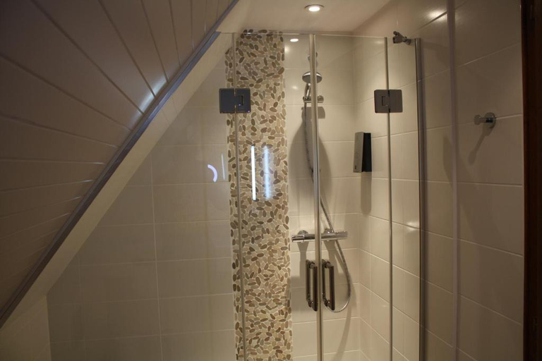 Bathroom 3, Logis Hotel Restaurant A L'etoile, Bas-Rhin