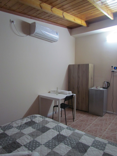Bedroom 5, Royal Guest House
