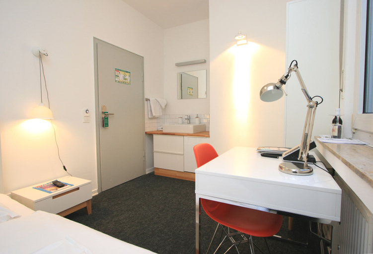 Bedroom 4, Hotel Chelsea, Köln