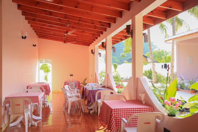 Food & Drinks 5, Evila Inn - Thoddoo