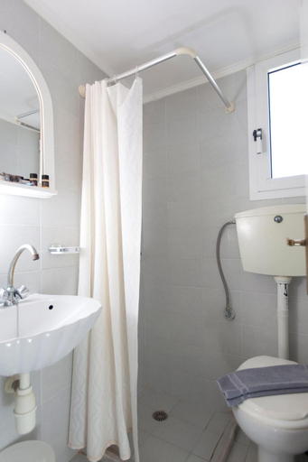 Bathroom 5, Kontogoni Rooms, Peloponnese