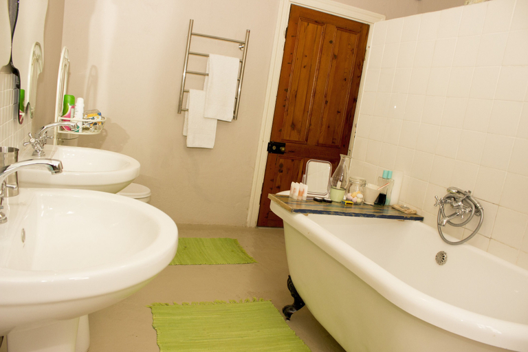 Bathroom 4, The Ibis Lounge, Cacadu