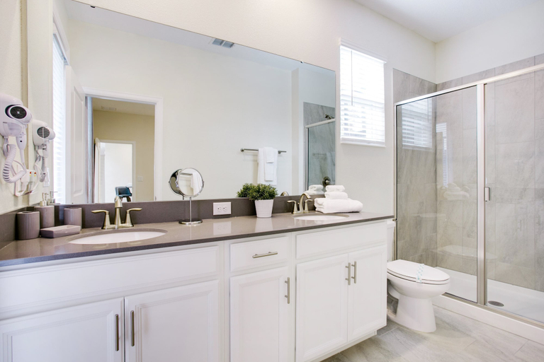 Bathroom 3, 2735book, Osceola