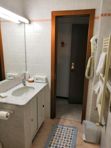 Bathroom 3, Hotel Villa Mary, Savona