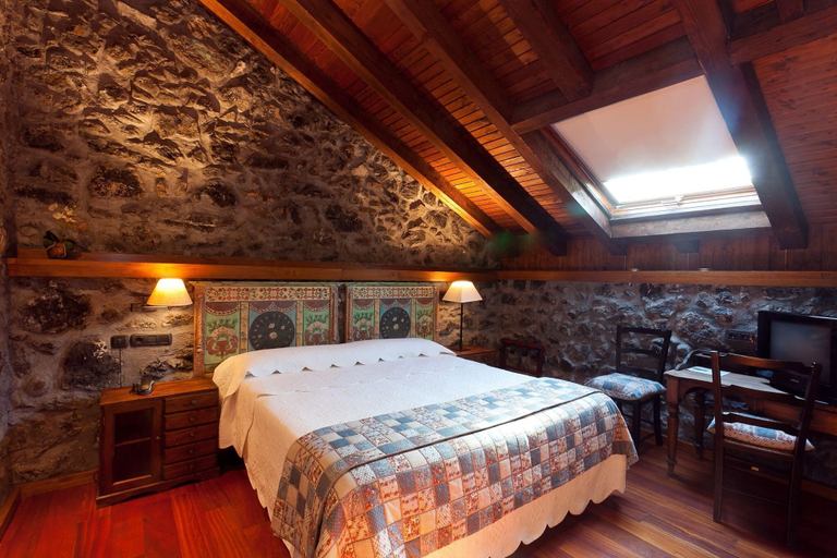 Bedroom 3, Hotel Antsotegi, Vizcaya
