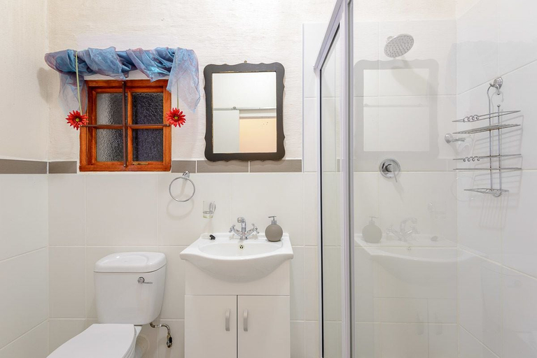 Bathroom 4, Zesty Guesthouse, Ugu