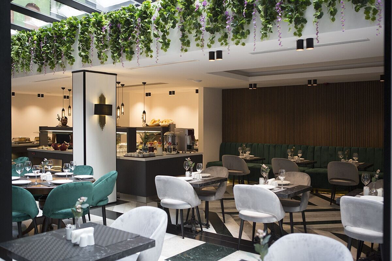 Food & Drinks