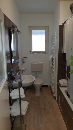 Bathroom 5, GreatStay Saarbrücken, Regionalverband Saarbrücken