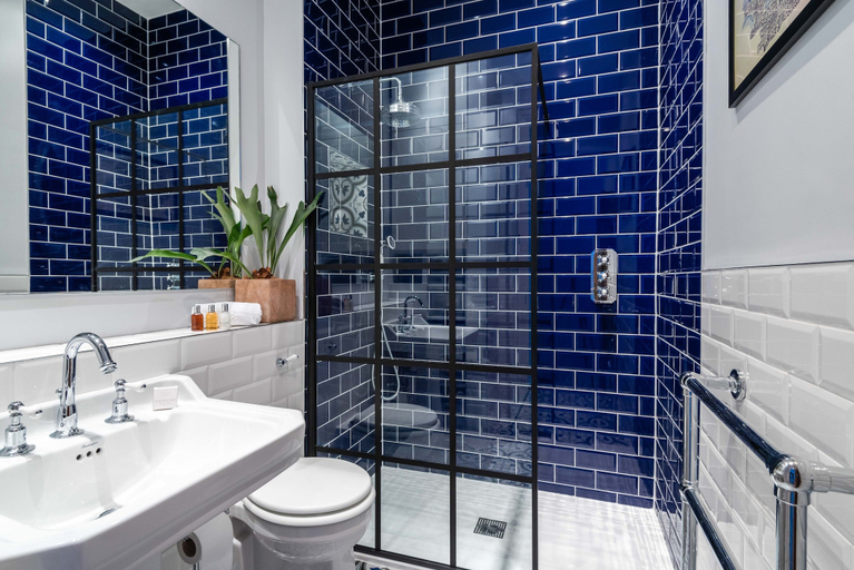 Bathroom 4, Spacious Clapham Home Near Brixton, London