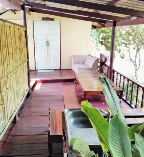 Exterior & Views 10