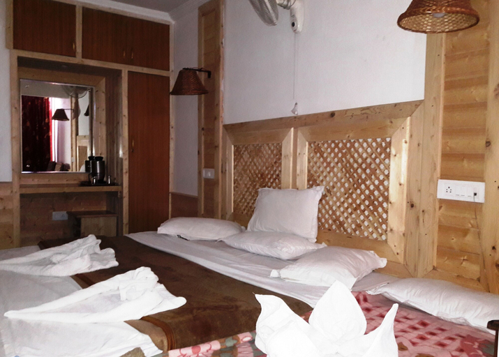 Bedroom 4, Hotel SADAF, Srinagar