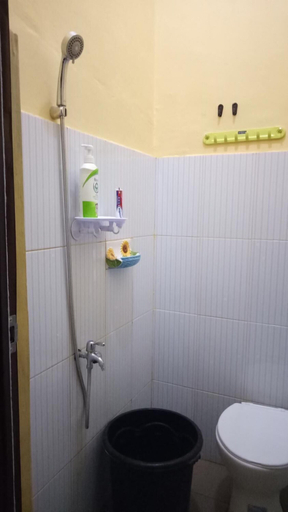 Bathroom, Sinar Harapan, Wakatobi