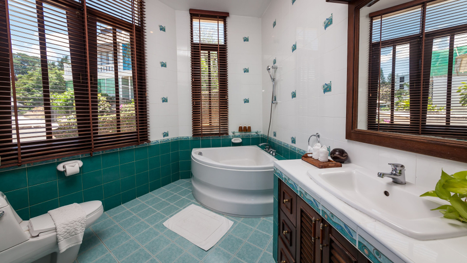 Bathroom 3, Baan Paradise, Phuket Island
