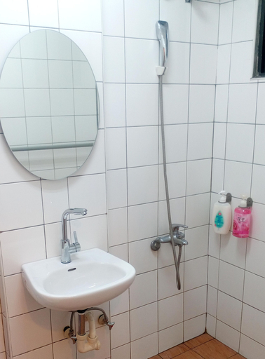 Bathroom 5, Love Hualien Hostel, Hualien