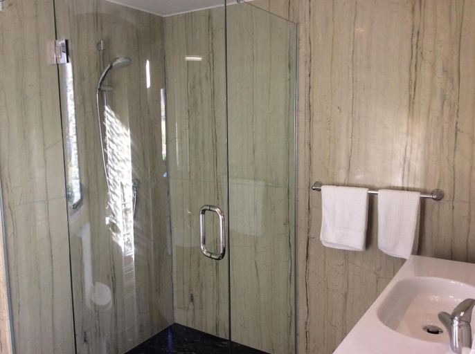Bathroom 4, Golf Course Road Chalets, Queenstown-Lakes