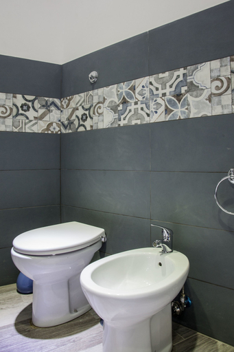 Bathroom 5, TrastevereTop, Rome