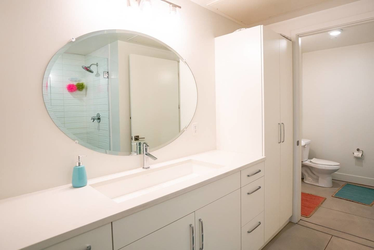 Bathroom 3, Minimalist & Alluring Condo, Walk to Mile High, Denver