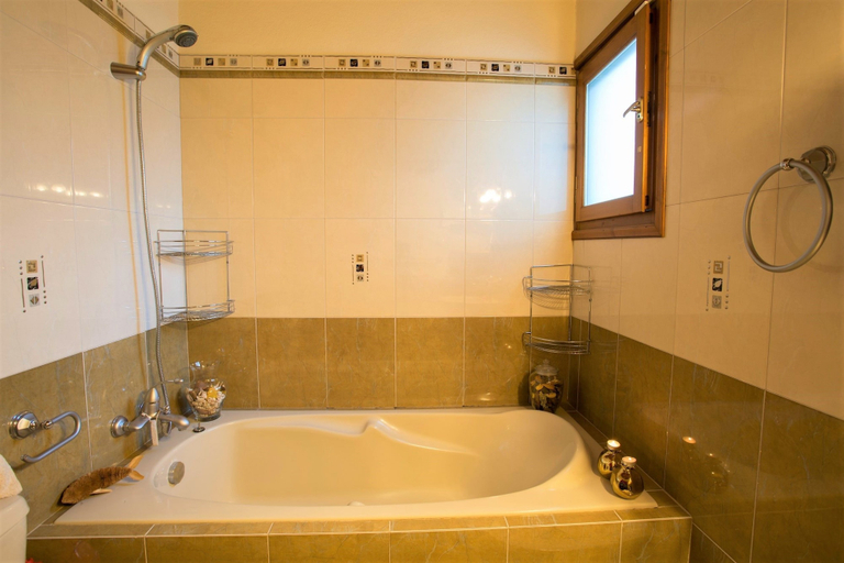 Bathroom 3, Villa Marina, Crete