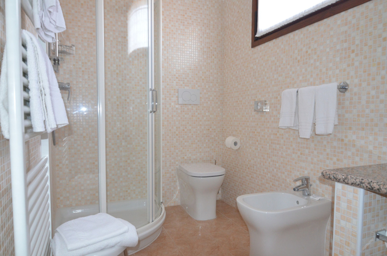 Bathroom 3, Magnolia, Treviso