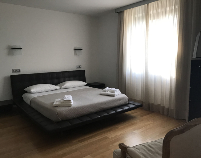 Bedroom 2, White Villa, Brindisi